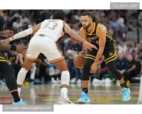 勇士凭借库里与穆迪的关键发挥大胜太阳,勇士高层谈续约库里 勇士凭借库里与穆迪的关键发挥大胜太阳,勇士高层谈续约库里